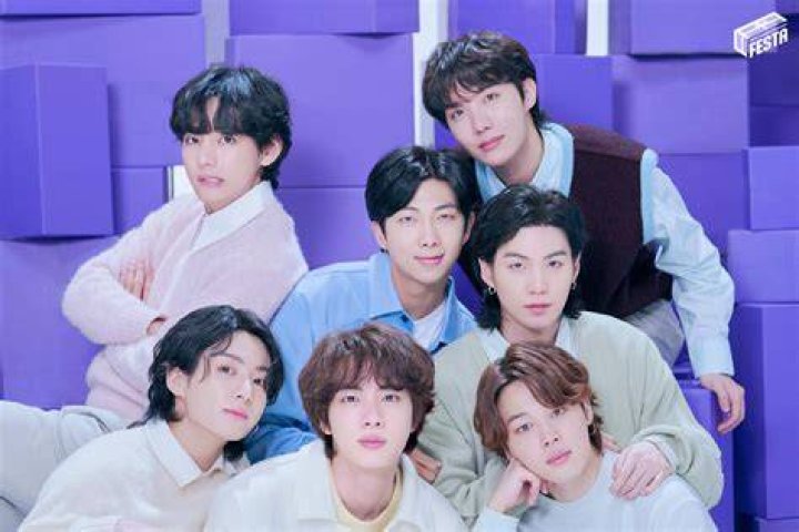 Do bts live together 2020?