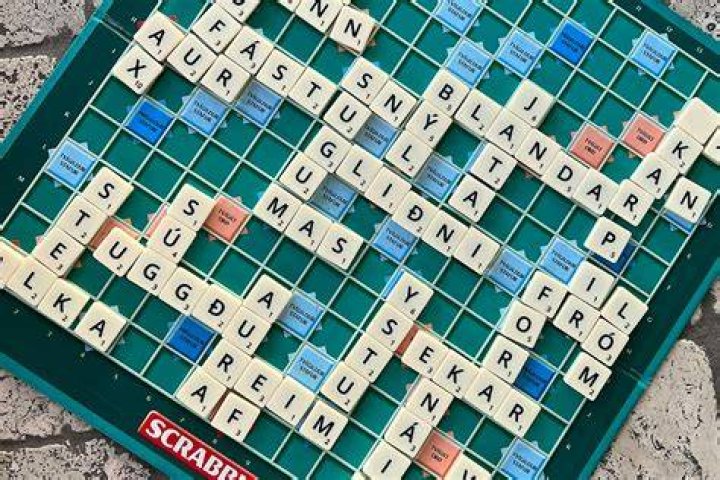 Is sheeny a scrabble word?